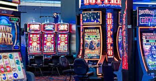 Meja baccarat JILI dengan tangan pemain dan banker